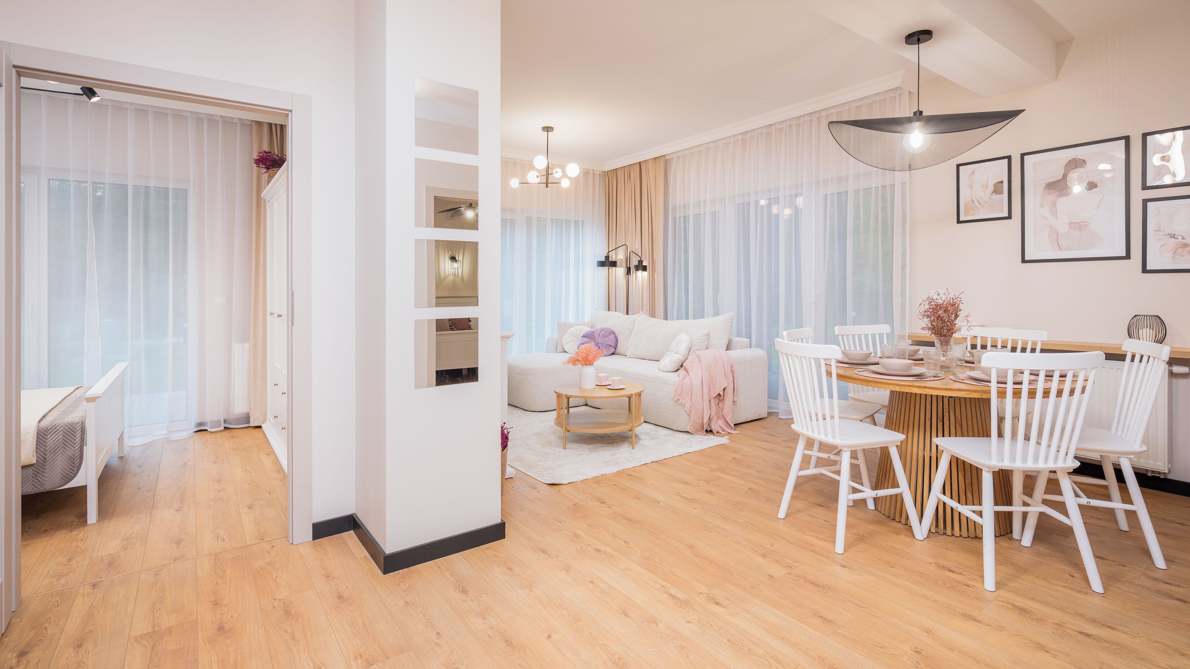 Appartement (A 06) | Aire de séjour | Téléviseur à écran plat