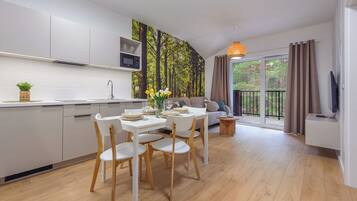 Apartment (B 203) | Private kitchen | Fridge, stovetop, electric kettle, cookware/dishes/utensils