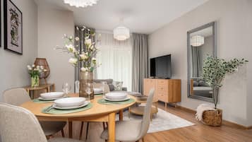 Apartament Rodzinny trzyosobowy z balkonem | In-room dining