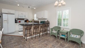 Coffee/tea maker, fridge, microwave, toaster - Large Ocean Block Townhouses (Ocean City)