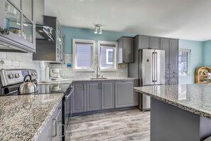 Fridge, microwave, toaster, cookware/dishes/utensils - 3 Bedroom Pet Friendly Single Family Home (Ocean City)