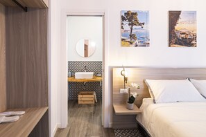 Superior Room, City View | Premium bedding, down duvets, in-room safe, individually decorated - santa Teresa luxury rooms (Naples)