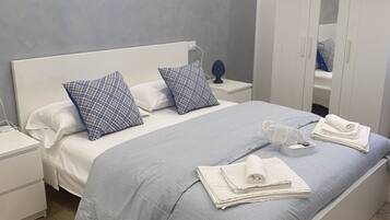 Materassi Select Comfort, con arredamento individuale, una scrivania