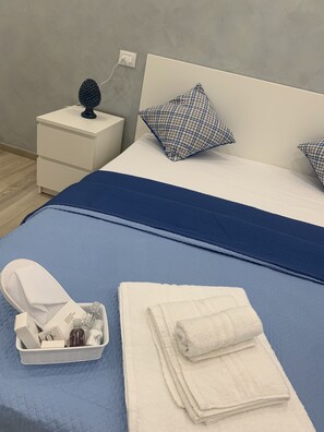 Rom – comfort, 1 kingsize-seng, ikke-røyk, privat bad | Senger med Select Comfort-madrass, individuelt innredet og skrivebord