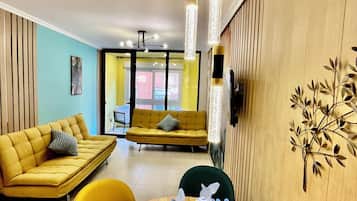 Apartamento de lujo, varias camas, balcón | Sala de estar | Una Smart TV, Netflix, servicios de streaming