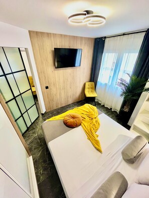 Apartemen Comfort, 1 Tempat Tidur Queen dengan tempat tidur Sofa, pemandangan kota | 1 kamar tidur, selimut bulu angsa, kedap suara, dan setrika/meja setrika