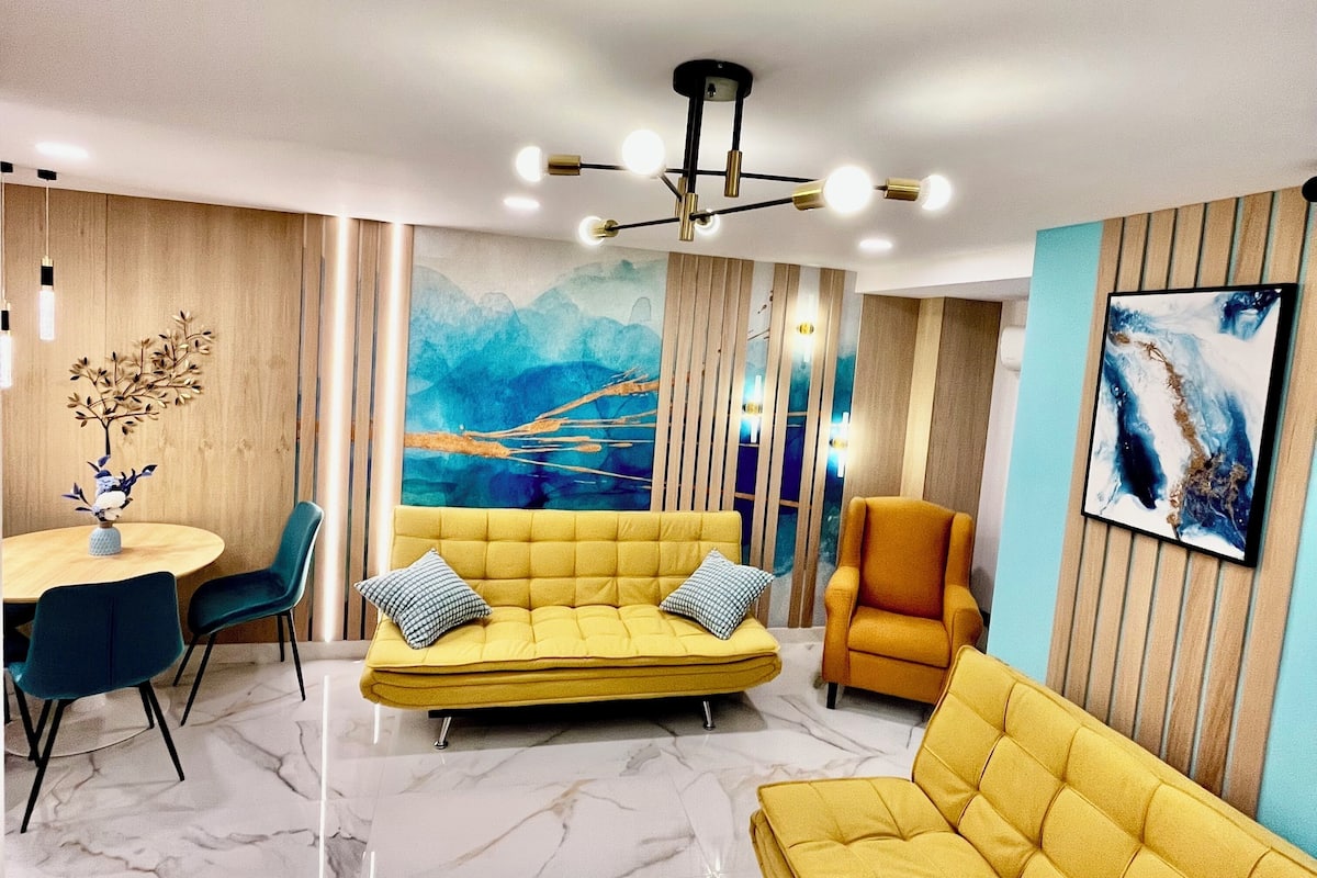 Apartemen Mewah, Beberapa Tempat Tidur, patio | Ruang keluarga | Smart TV, Netflix, dan layanan streaming