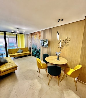 Luxury-Apartment, Mehrere Betten, Balkon | Wohnzimmer | Smart-TV, Netflix, Streaming-Dienste