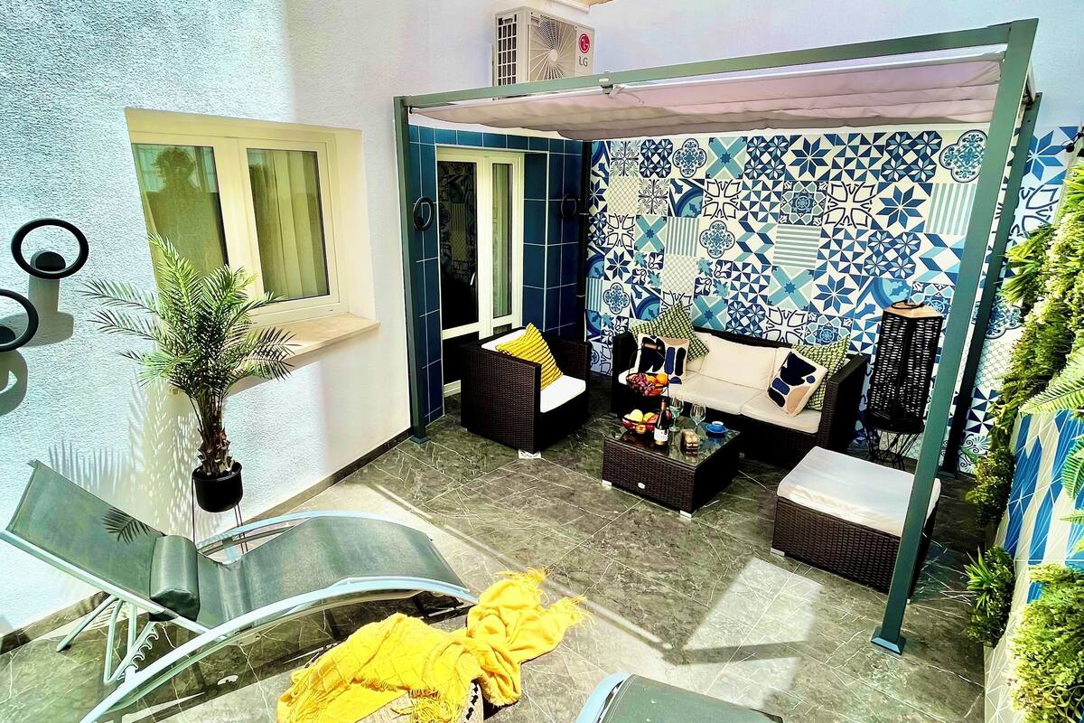 Apartemen Deluks, 1 Tempat Tidur Queen dengan tempat tidur Sofa, patio | Teras/patio
