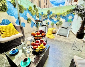 Deluxe-Apartment, 1 Queen-Bett und Schlafsofa, Terrasse | Terrasse/Patio