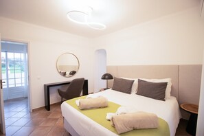 4 bedrooms, iron/ironing board, Internet, bed sheets