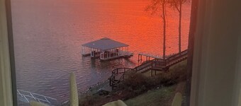 KENTUCKY LAKE HOUSE WITH THAT MILLION DOLLAR VIEW!