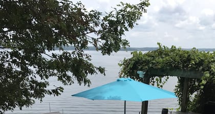 KENTUCKY LAKE HOUSE WITH THAT MILLION DOLLAR VIEW!