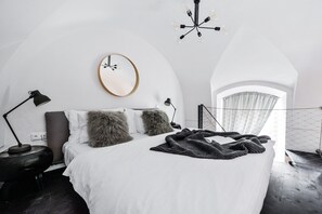 Comfort loft | Geluiddichte muren, een strijkplank/strijkijzer, gratis wifi, beddengoed