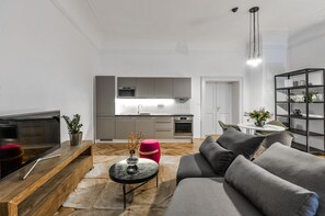 Elite Studio Suite | Private kitchen | Fridge, microwave, stovetop, dishwasher - Lazenska N4 (Prague)