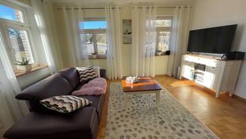 Smart TV, books, stereo