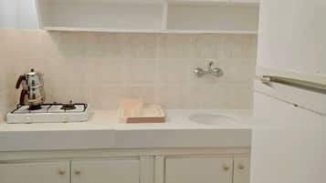 Full-sized fridge, stovetop, cookware/dishes/utensils