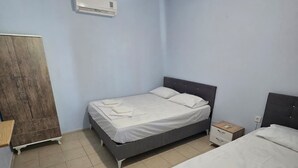 A bedroom with two beds, a wardrobe, a nightstand, and a ceiling fan. - Gelincik Apart (Marmaris)