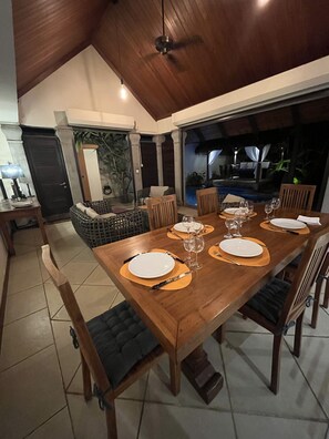 Dining - Villa de Charme Tropicale Située à 500 m de la Plage de Pereybère (Grand Baie)