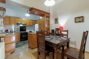 Fridge, microwave, oven, coffee/tea maker