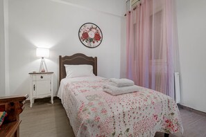 3 chambres, coffres-forts dans les chambres, fer et planche à repasser