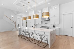 Fridge, microwave, oven, dishwasher - Maison de la Mer - Luxury Compound, Large Private Pool and Outdoor Space (Santa Rosa Beach)