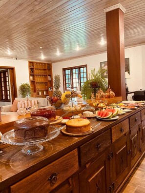 Ferdiglaget frokost er inkludert hver dag