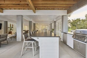 Unclassified image, 2 of 47, button