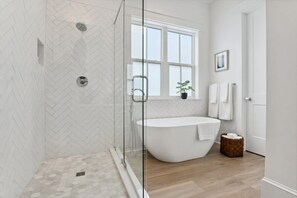 Shower, hair dryer, towels, shampoo - Coastal Retreat | Heated Pool, Spa & Game Room (Bay St. Louis)