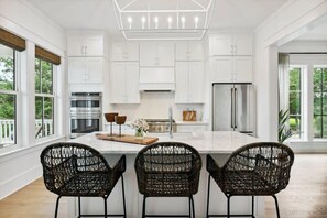 Unclassified image, 3 of 47, button