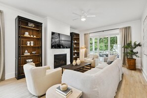 تلفزيون، مدفأة، مكتب