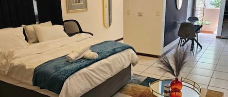 1 chambre, bureau, fer et planche à repasser, Wi-Fi gratuit