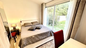 2 slaapkamers, een strijkplank/strijkijzer, gratis wifi, beddengoed