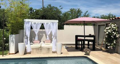 Villa Olivia, avec Piscine ,salle de Sport, Terrasse, Jardin et Gardien.