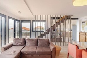 Télévision, chaîne hi-fi