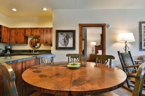 Dining - Main Street Station Peak 9 Condo: Downtown Breck (Breckenridge)