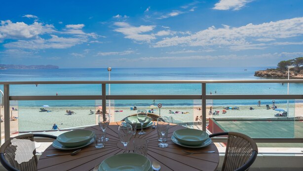 A table set for dining with a view of a beach and ocean. - CostaBlancaDreams - Pelicano / Frentemar in Calpe (Calpe)
