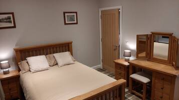 Bàn, bàn ủi/dụng cụ ủi quần áo, truy cập Internet không dây miễn phí