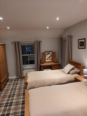Desk, iron/ironing board, free WiFi, bed sheets - Fountain Cottage Cafe and B&B (Hexham)