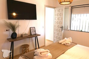 2 bedrooms, iron/ironing board, free WiFi, bed sheets