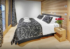 4 bedrooms, iron/ironing board, travel crib, WiFi (free)