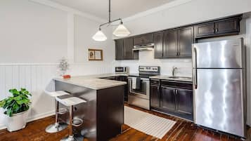 Fridge, microwave, stovetop, coffee/tea maker