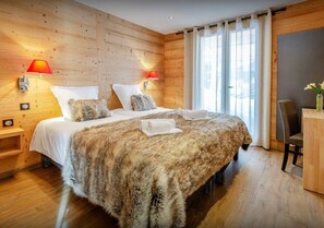 7 habitaciones, tabla de planchar con plancha y cuna de viaje 