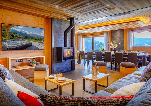 TV, fireplace, video games, DVD player - 14-person chalet ideal for families (Manigod)