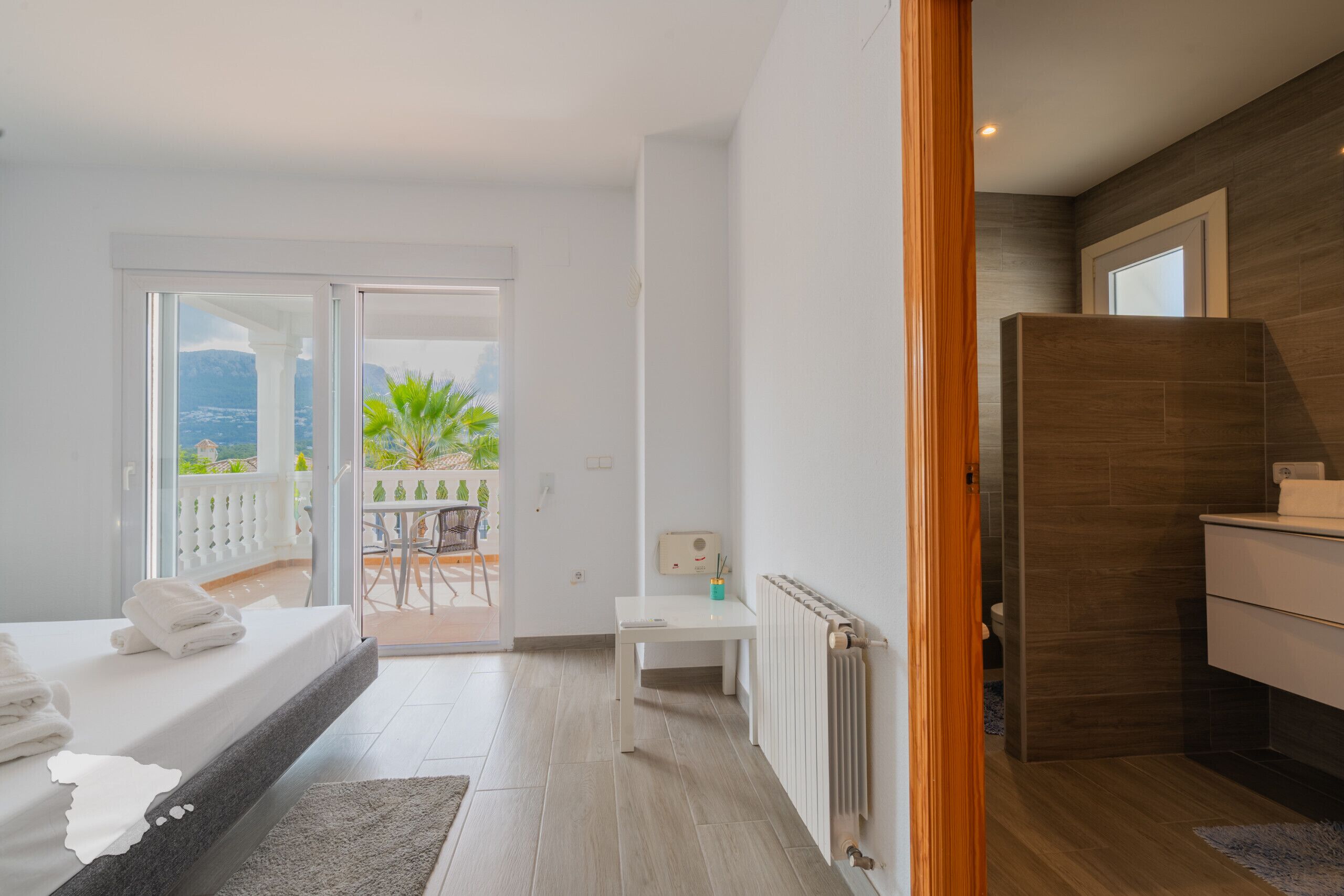 4 bedrooms, WiFi (free), bed sheets