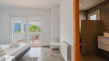 4 bedrooms, WiFi (free), bed sheets