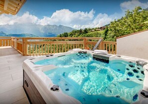 Outdoor spa tub - Alpine break with pool,  jacuzzi and sauna (Manigod)