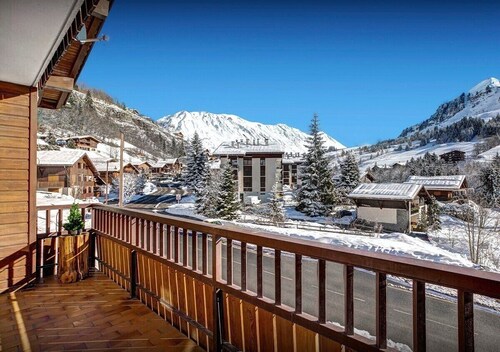 11-person family stay near ski slopes with sauna