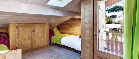 5 slaapkamers, een strijkplank/strijkijzer, reisbedje, gratis wifi