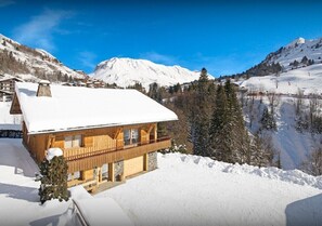 Exterior - Ski base piste views, 14 people, pool and sauna (Le Grand-Bornand)
